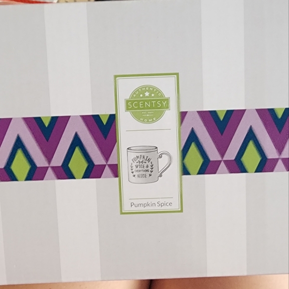 NEW IN BOX Scentsy Warmer perfect for fall - Picture 2 of 4